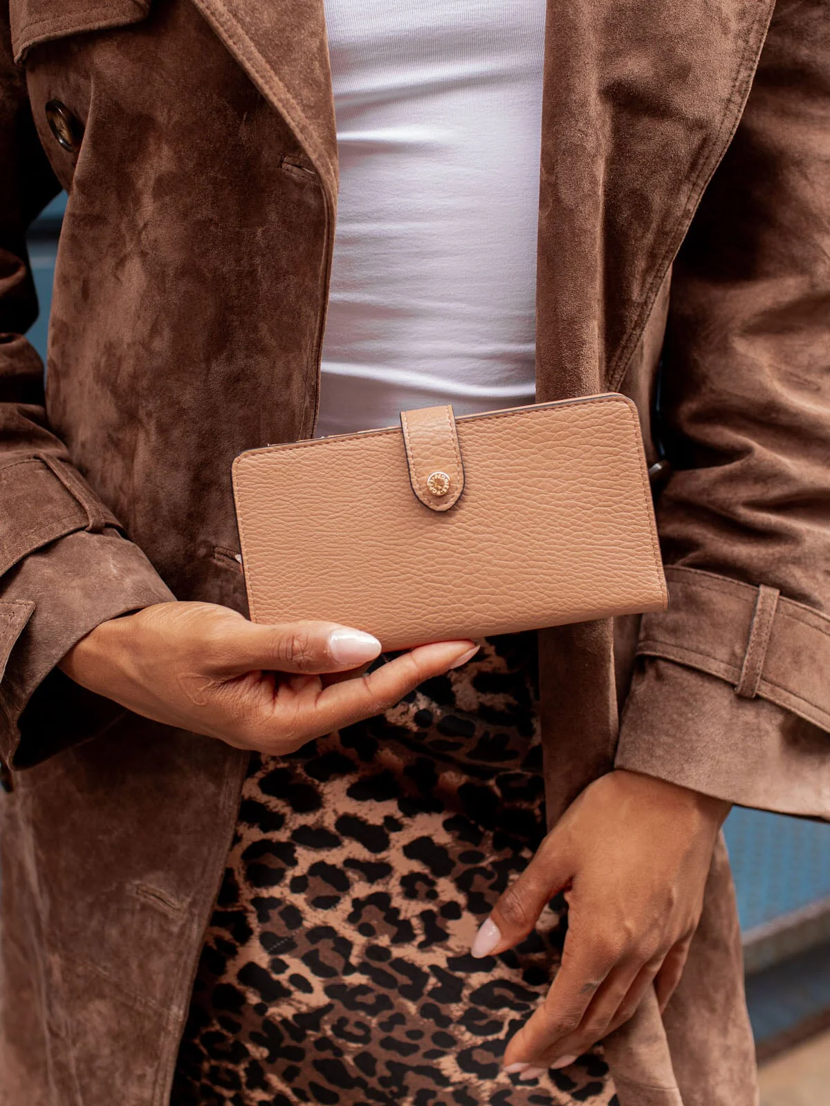 Go Anywhere Wallet Mocha Mousse - Image 4