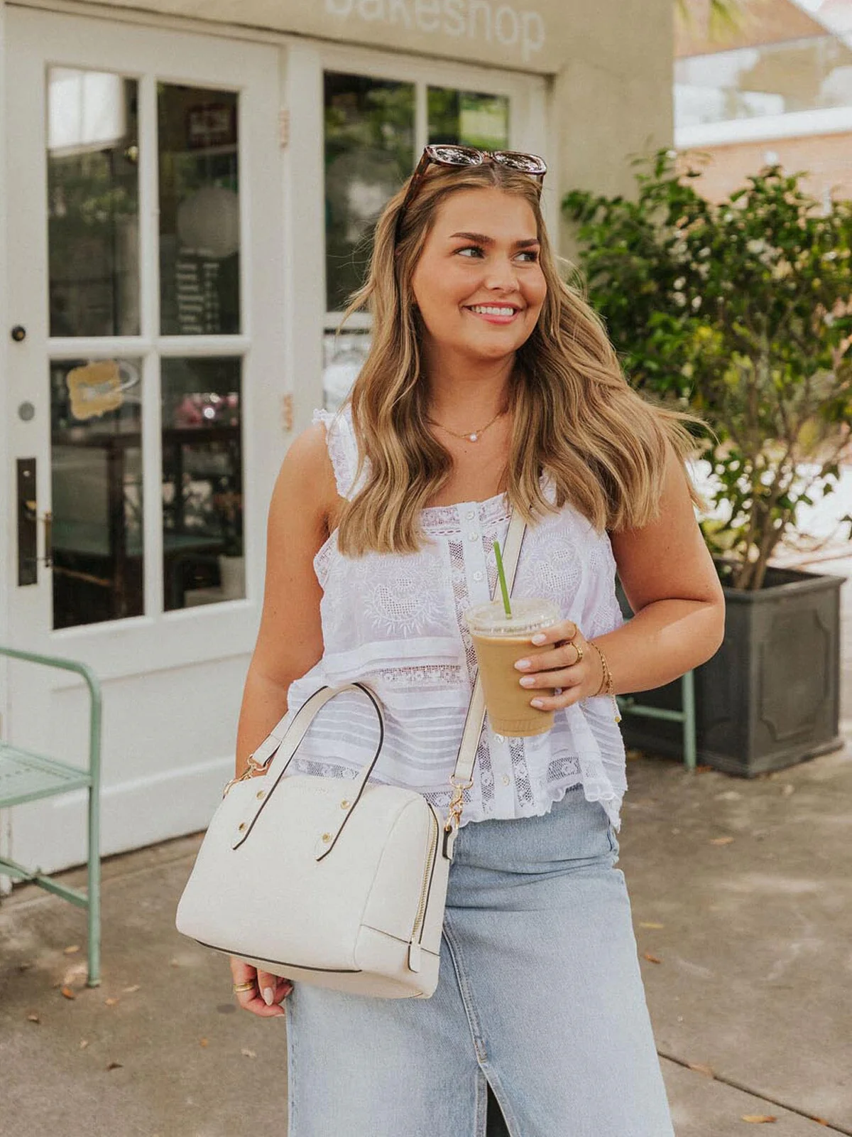 Out and About cream - Image 7