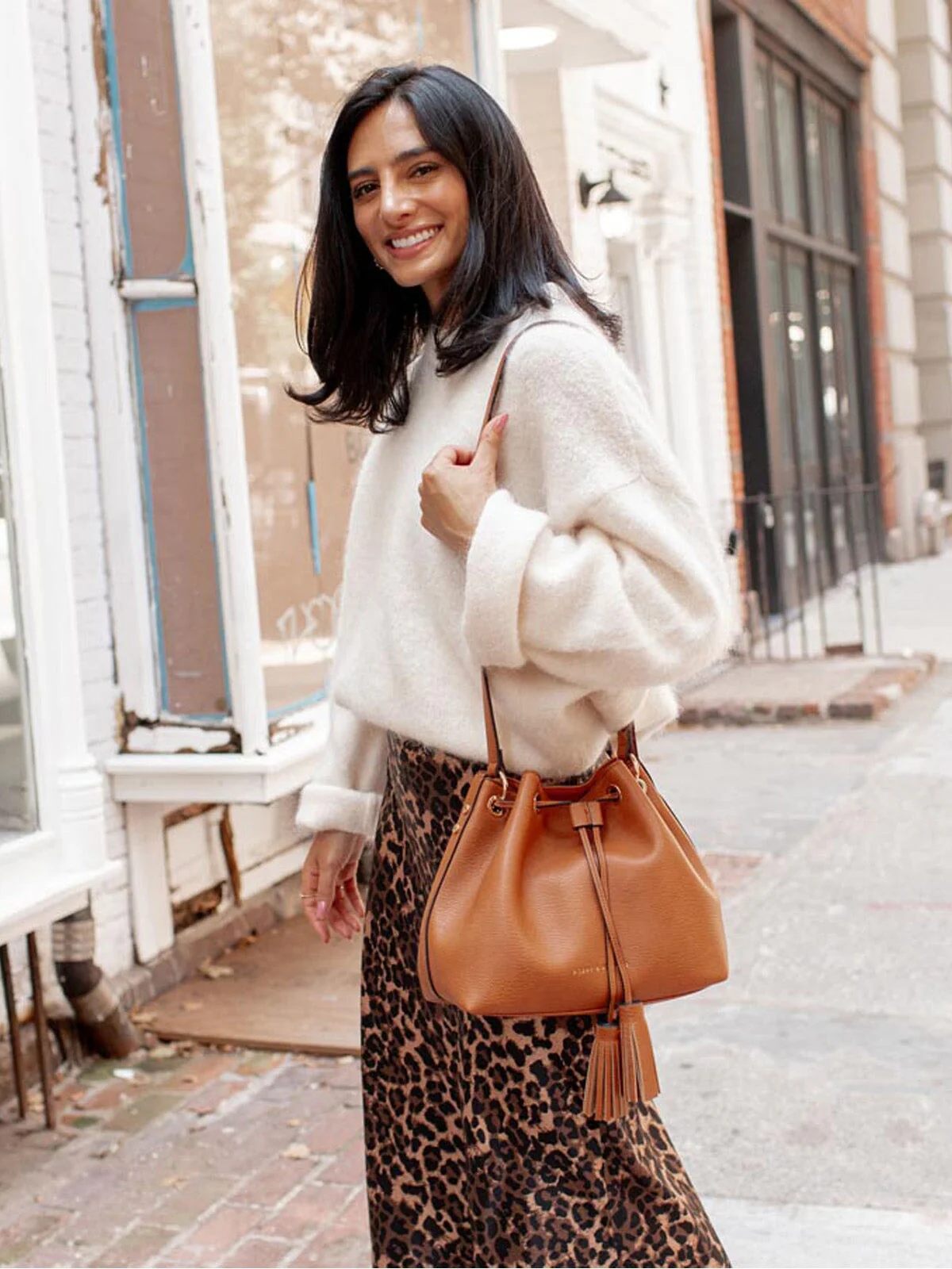 Pulled Together Bucket Bag Cognac - Image 3