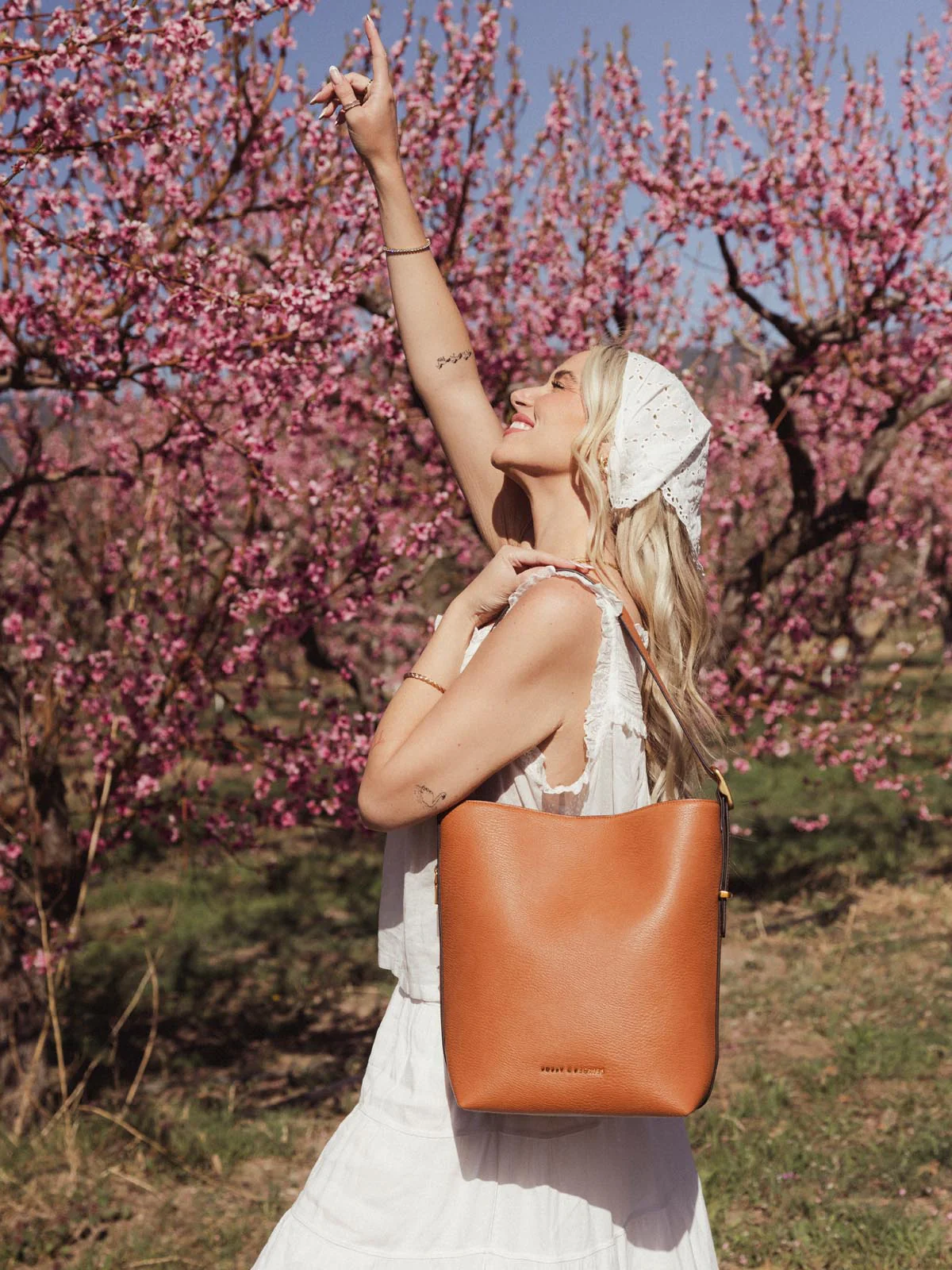 The Bucket Bag Cognac - Image 2