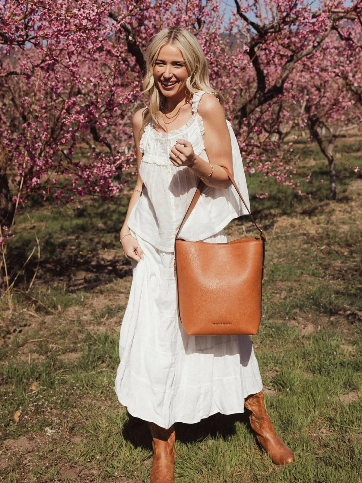 The Bucket Bag Cognac - Image 3