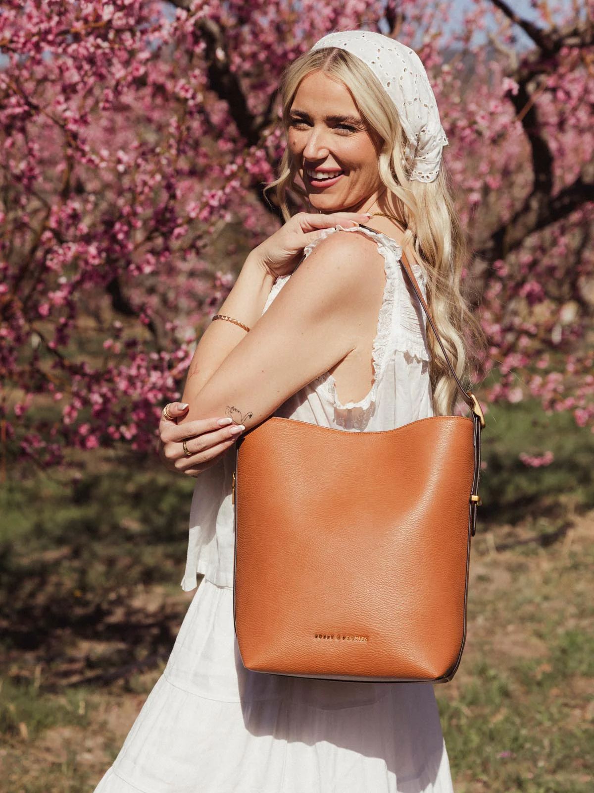 The Bucket Bag Cognac - Image 4