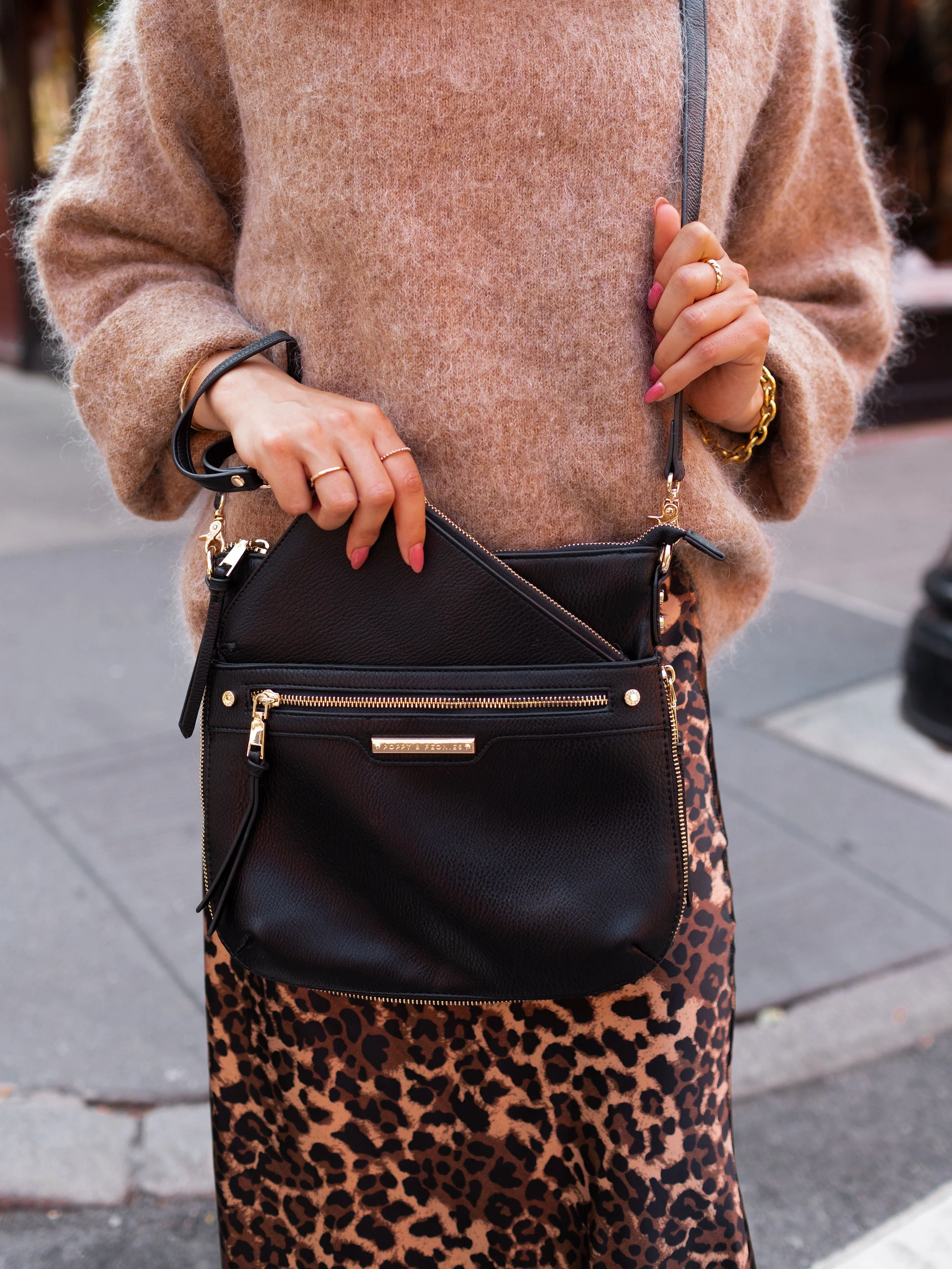 the EVERYDAY CROSSBODY black - Image 3