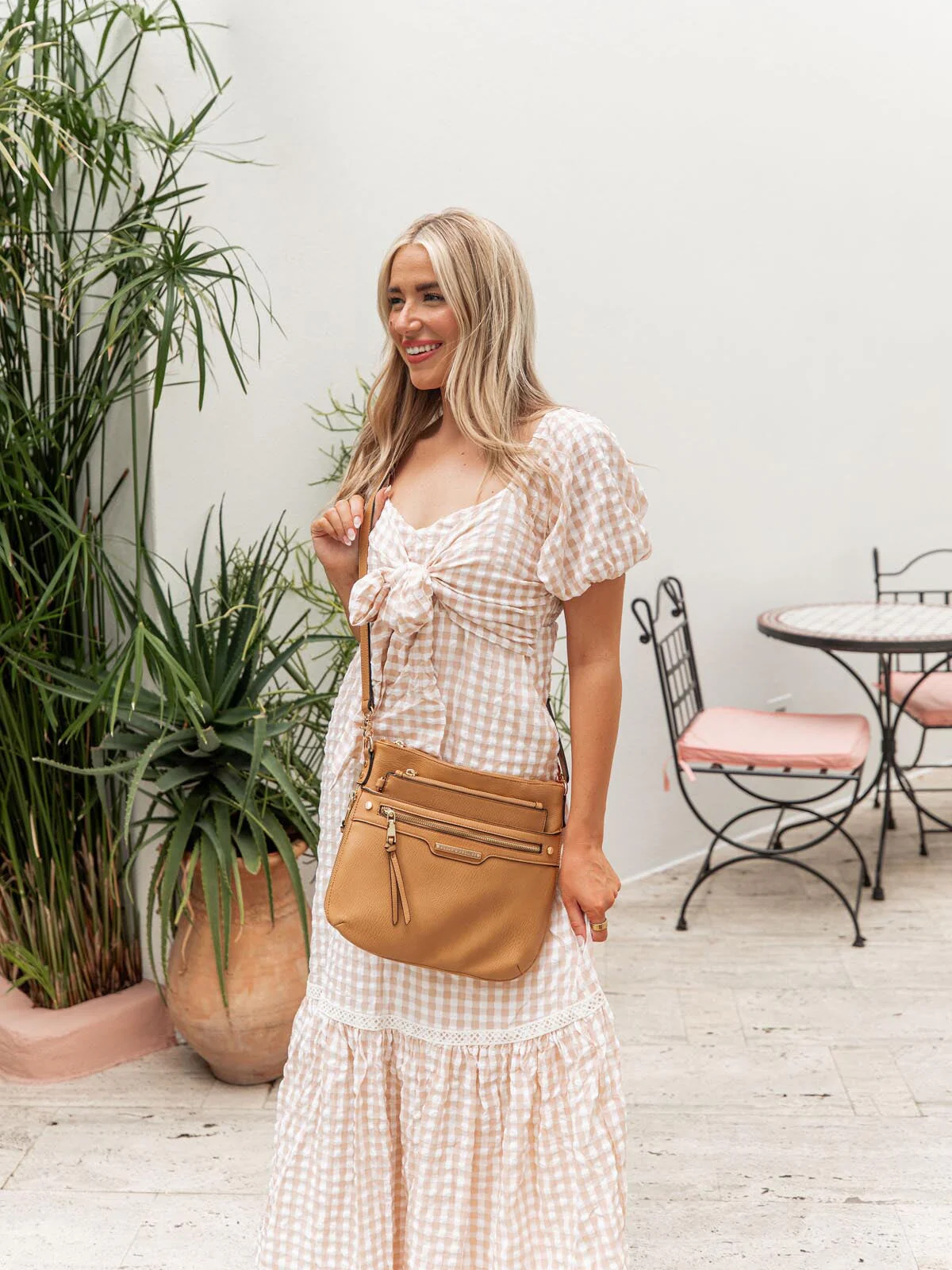 the EVERYDAY CROSSBODY camel - Image 8