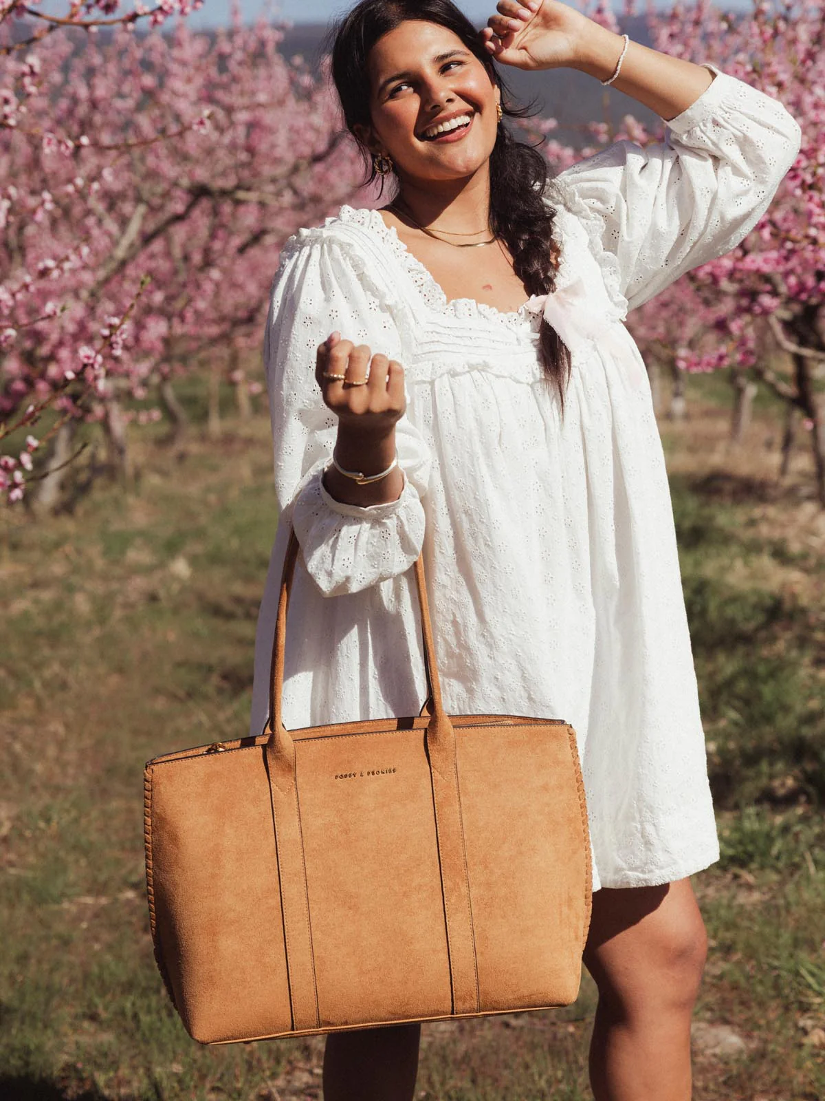 The Meadow Tote Cognac Suede - Image 2